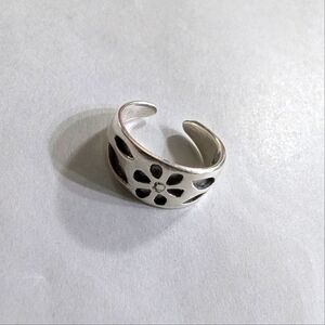 Sterling toe ring pinky flower chunky heavy solid ring